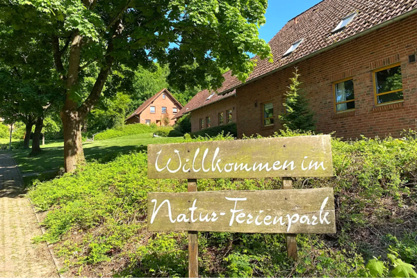 Urlaub mit Hund & Familie im Natur-Ferienpark Am Holsterturm