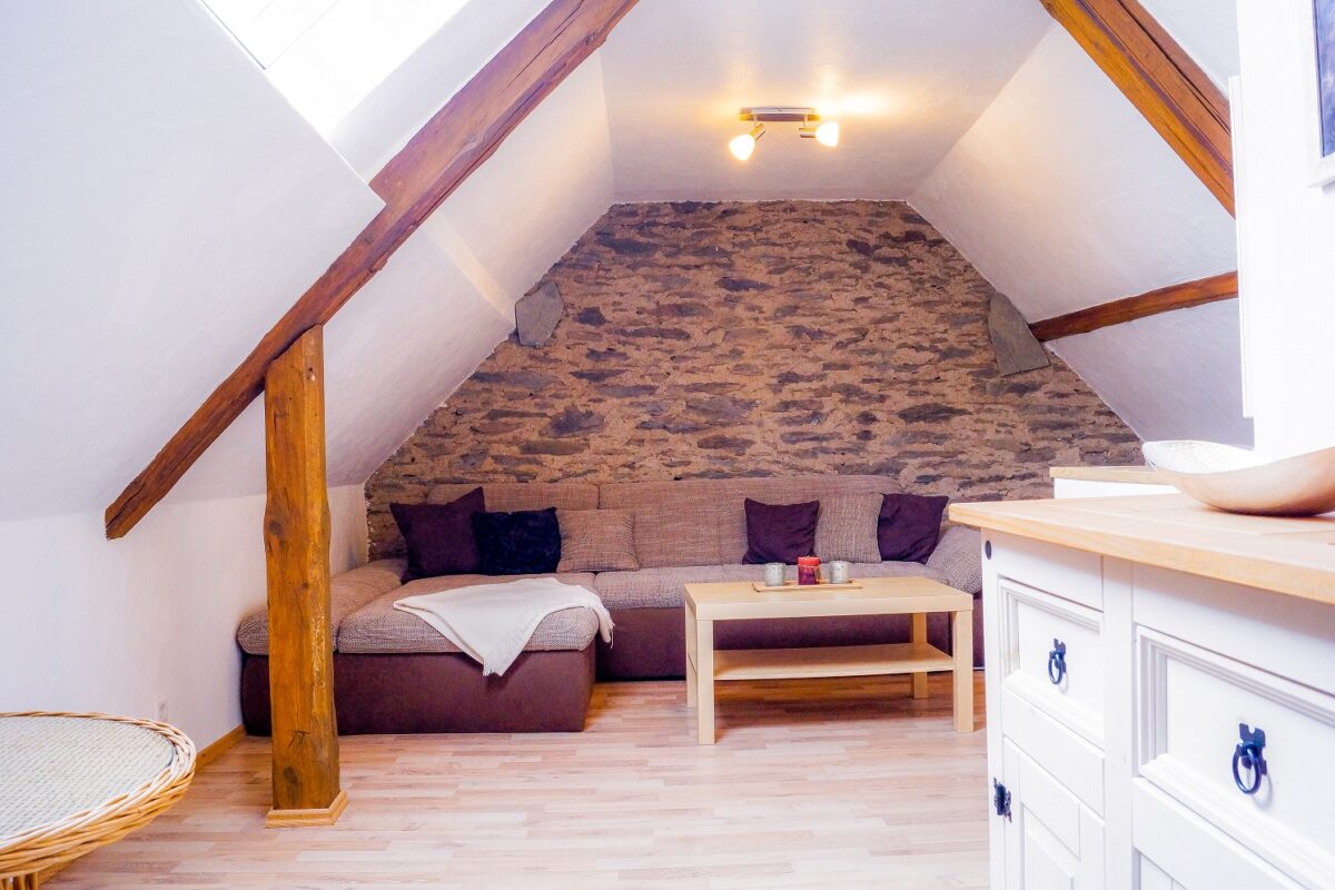 Traumwohnung „Jolly Jumper“ auf idyllischem Reiterhof Nähe Burg Elz